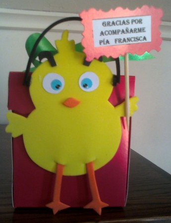 S005 CAJA POLLO PIO $ 7.000.- LA DOCENA 8,5 X  7 CMS.)