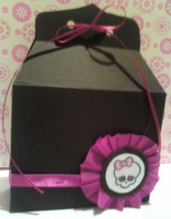 S018 CAJA SORPRESA MONSTER $ 6.000.- X 12 