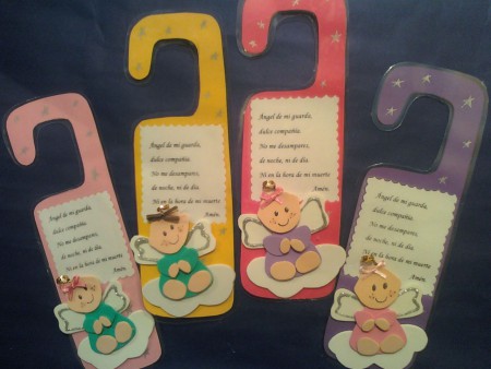 S020 CUELGA PUERTA ANGELITO $ 6.000.- X 12